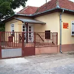 Szivarvany Lejlighed Gyula