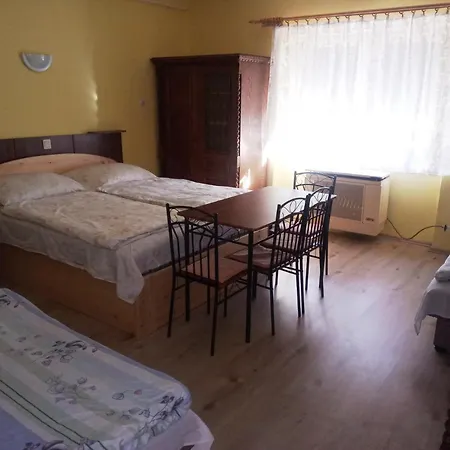 Szivarvany Apartment *