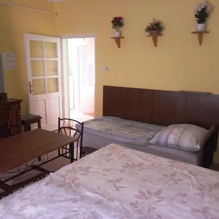 Szivarvany Apartment *
