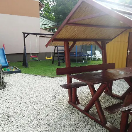 Apartment Szivarvany *