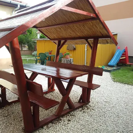 Apartment Szivarvany Gyula